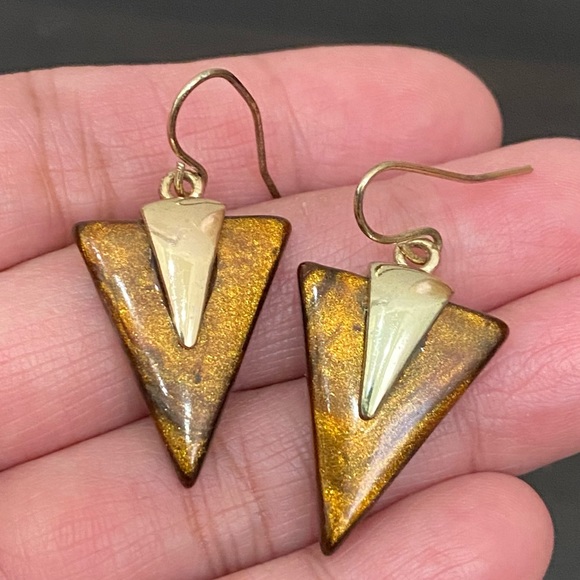 Vintage Brown Shimmer Resin Inverted Triangle Drop Earrings - Picture 6 of 12